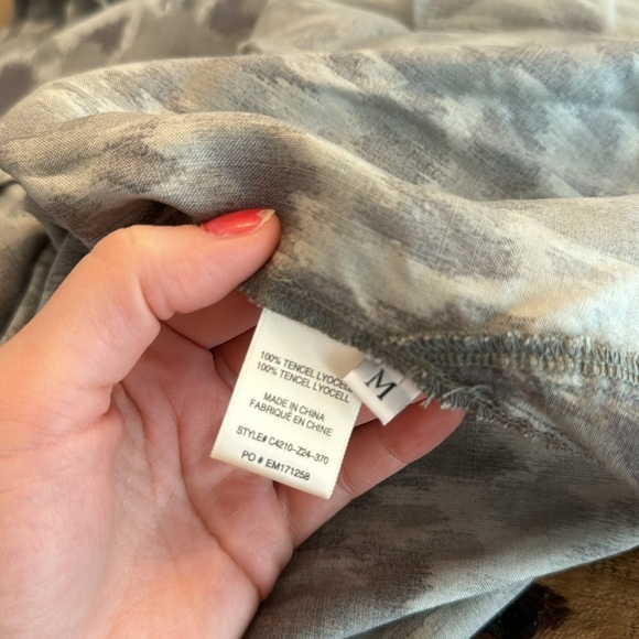 Anthropologie Cloth‎ and Stone Taping Leopard Print Split Button Back Tank Top - Picture 5 of 5